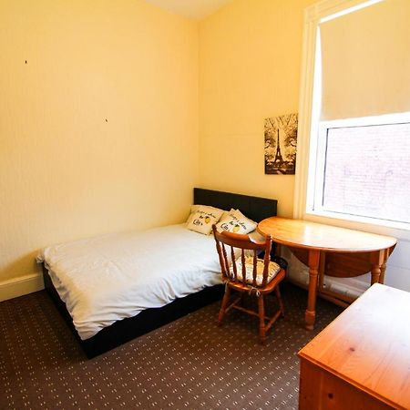 Central Bolton Accommodation Bagian luar foto