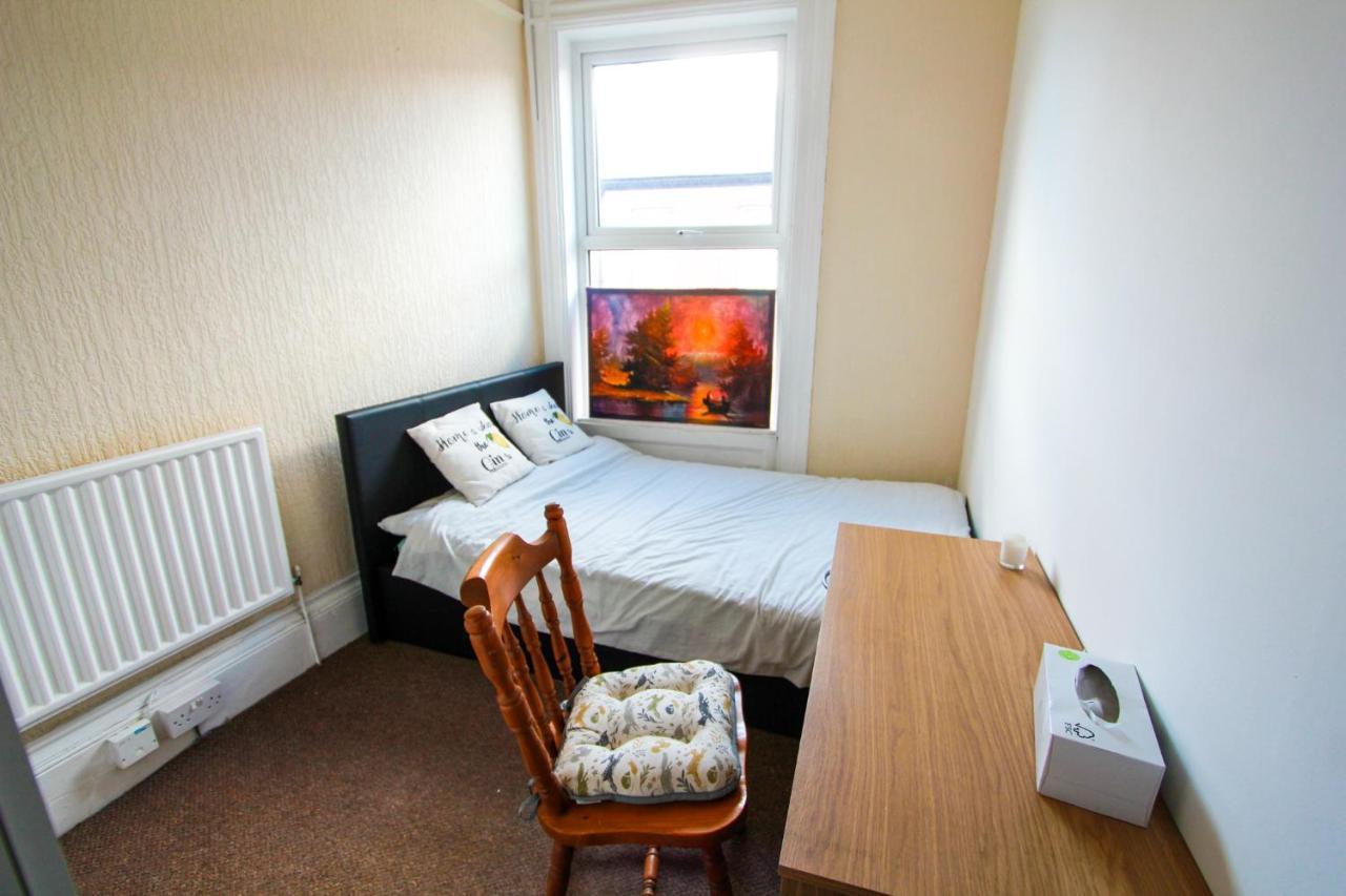 Central Bolton Accommodation Bagian luar foto