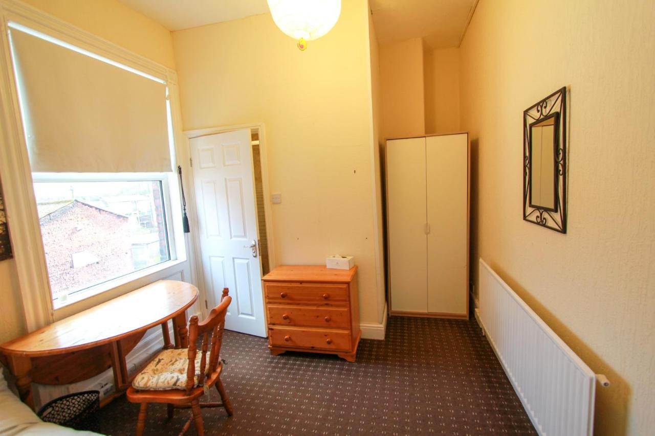 Central Bolton Accommodation Bagian luar foto