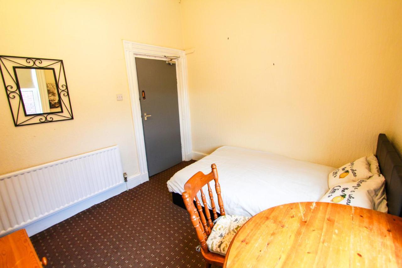 Central Bolton Accommodation Bagian luar foto