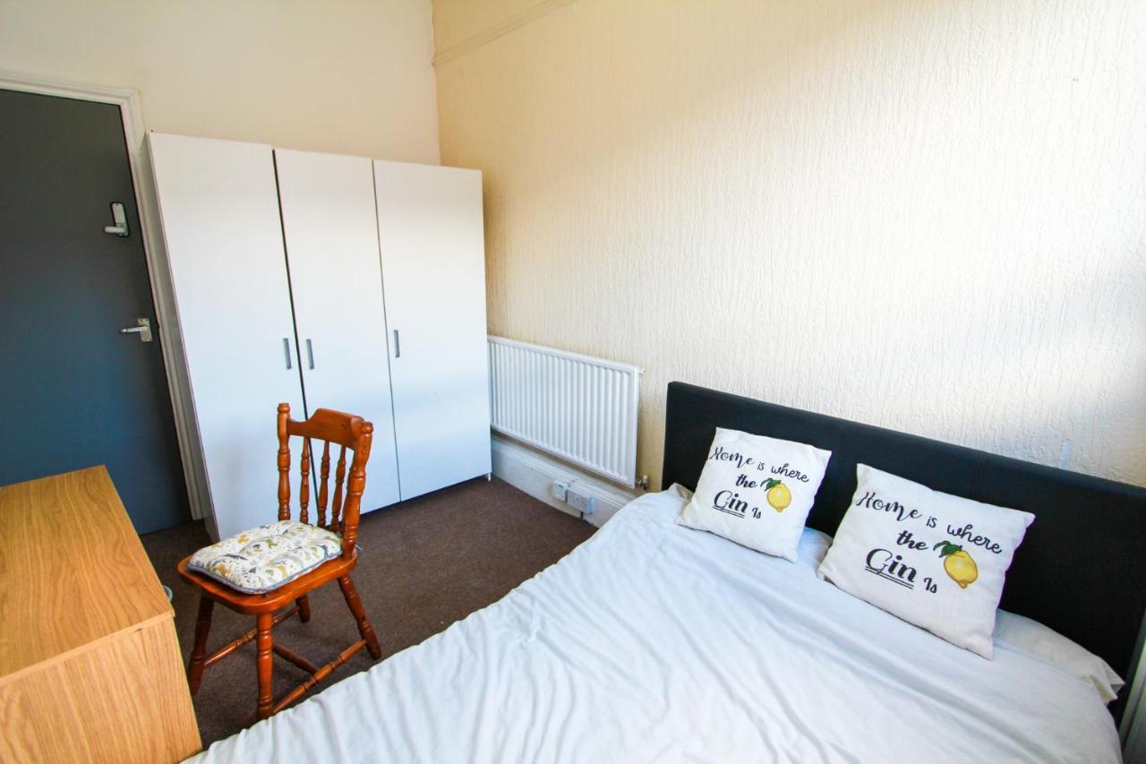 Central Bolton Accommodation Bagian luar foto