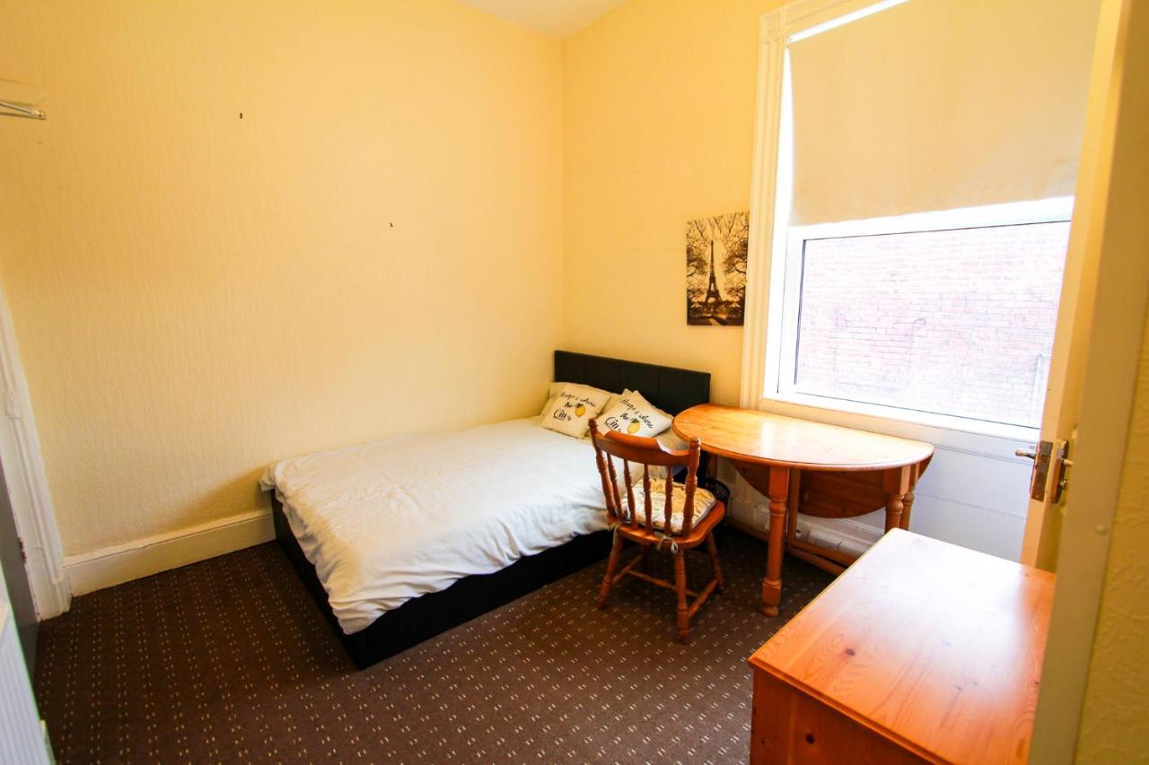 Central Bolton Accommodation Bagian luar foto