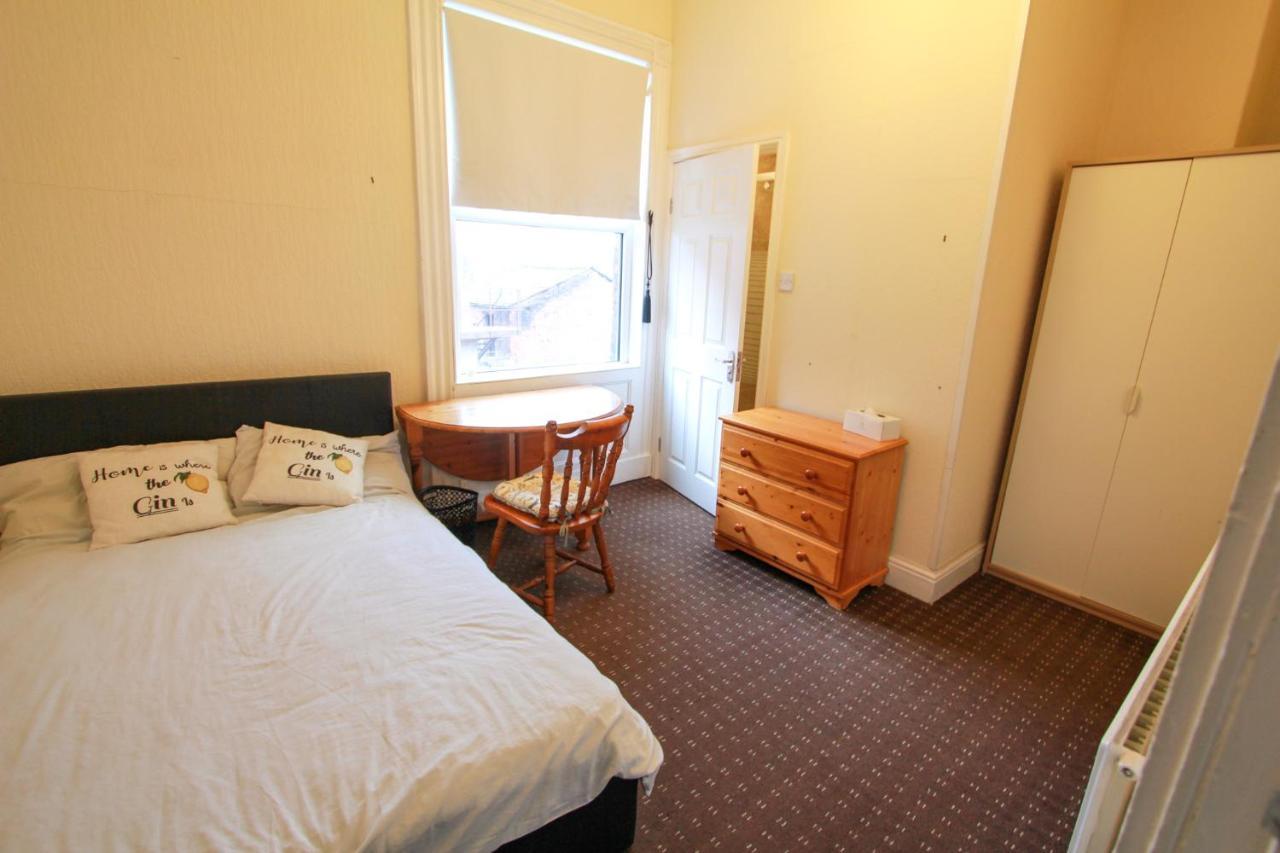 Central Bolton Accommodation Bagian luar foto