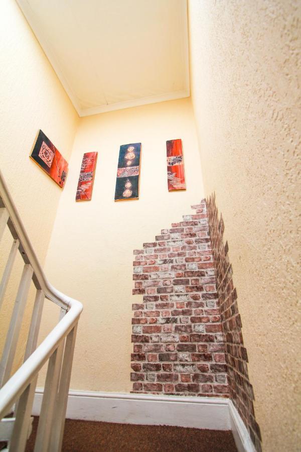 Central Bolton Accommodation Bagian luar foto