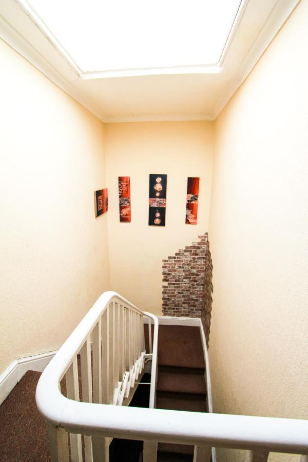 Central Bolton Accommodation Bagian luar foto