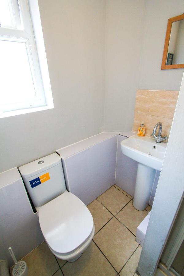 Central Bolton Accommodation Bagian luar foto