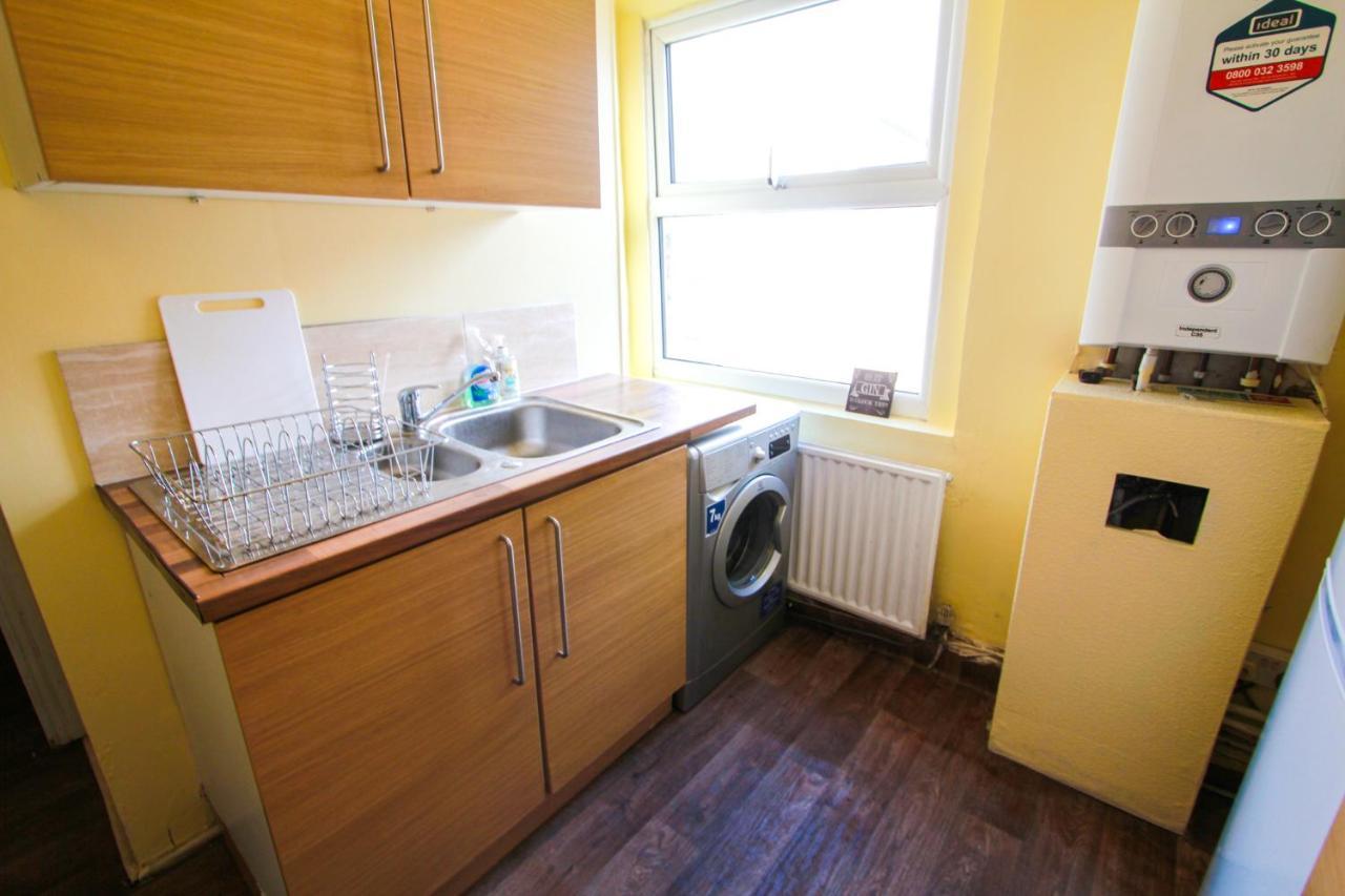 Central Bolton Accommodation Bagian luar foto