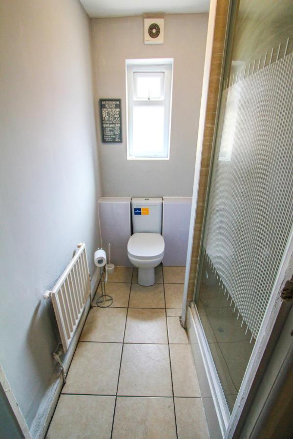 Central Bolton Accommodation Bagian luar foto
