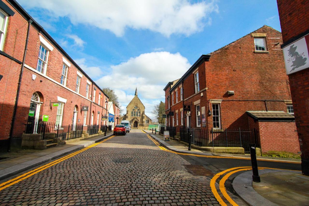 Central Bolton Accommodation Bagian luar foto